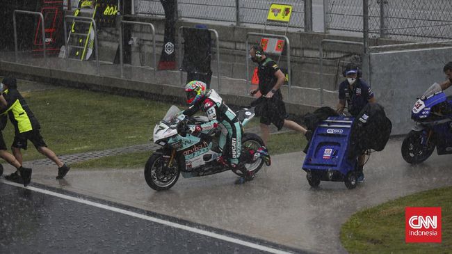 Respons MGPA soal Drainase Sirkuit Mandalika Usai WSBK Mandalika MGPA memberikan respons mengenai penyelenggaraan WSBK Mandalika di Sirkuit Mandalika yang sempat diguyur hujan deras dan membuat superpole dibatalkan.