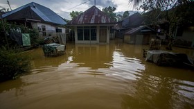 Viral Rumah Ambruk ke Sungai di Padangsidimpuan, Nihil Korban Jiwa
