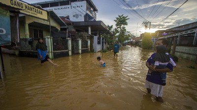 Singkawang Kalbar Dilanda Banjir, RSUD Abdul Azis Terendam