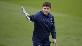 Terpuruk Bersama PSG, Pochettino Ogah Bahas Man Utd