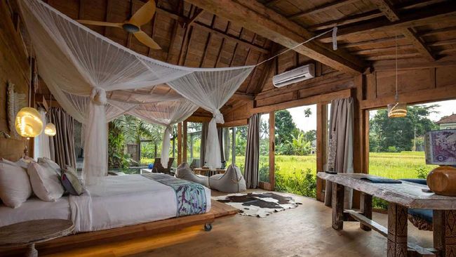 Jika ingin wisata healing di Bali, maka Ubud bisa jadi tempat yang tepat. Dan hotel ini menawarkan nuansa rileksasi yang maksimal.