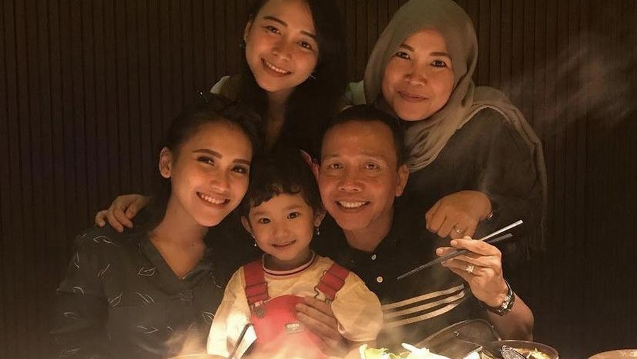 Serunya Momen Nongkrong Assyifa Nurraini dan Ayu Ting Ting