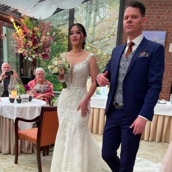 <p>Mengusung konsep pernikahan modern dan internasional, Gracia Indri tampil cantik dan anggun mengenakan gaun putih panjang. Sementara, Jeffry mengenakan setelan jas. (Foto: Instagram Stories Gracia Indri)</p>