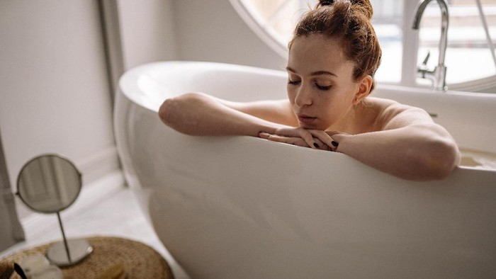 5 Rekomendasi Bath Bom, 'Teman Mandi' Terbaik yang Bikin Tubuhmu Makin Rileks