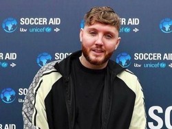 Camilan Wajib James Arthur saat Manggung