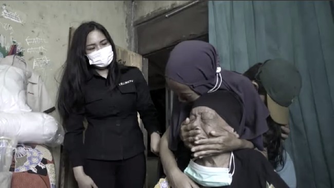 Program Baru Trans TV 'Kado Istimewa', Kisah Pejuang Kehidupan Diselimuti Haru & Bahagia