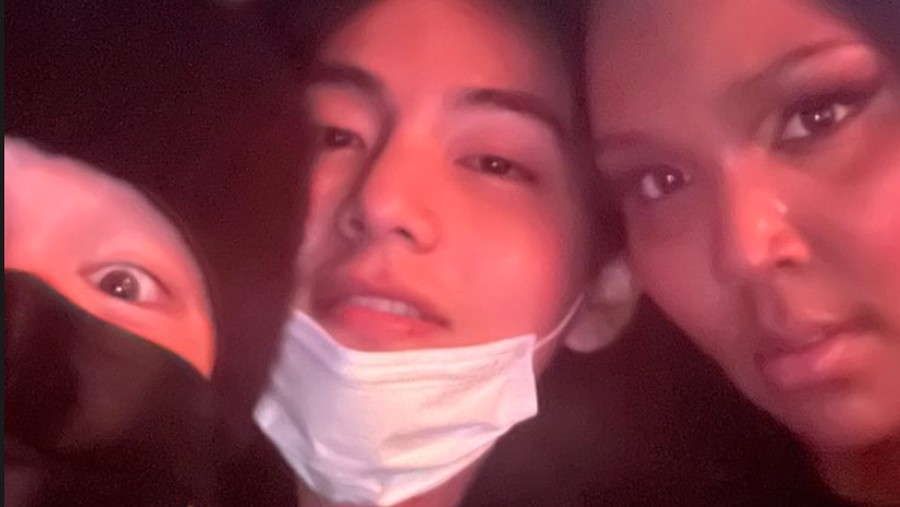 Lizzo selfie bareng V dan Jimin BTS