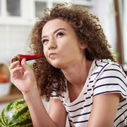 Mengapa Kita Suka Makan Pedas Ketika Sedang Marah? Ini Penjelasannya dan Manfaat Kesehatan yang Bisa Didapatkan!