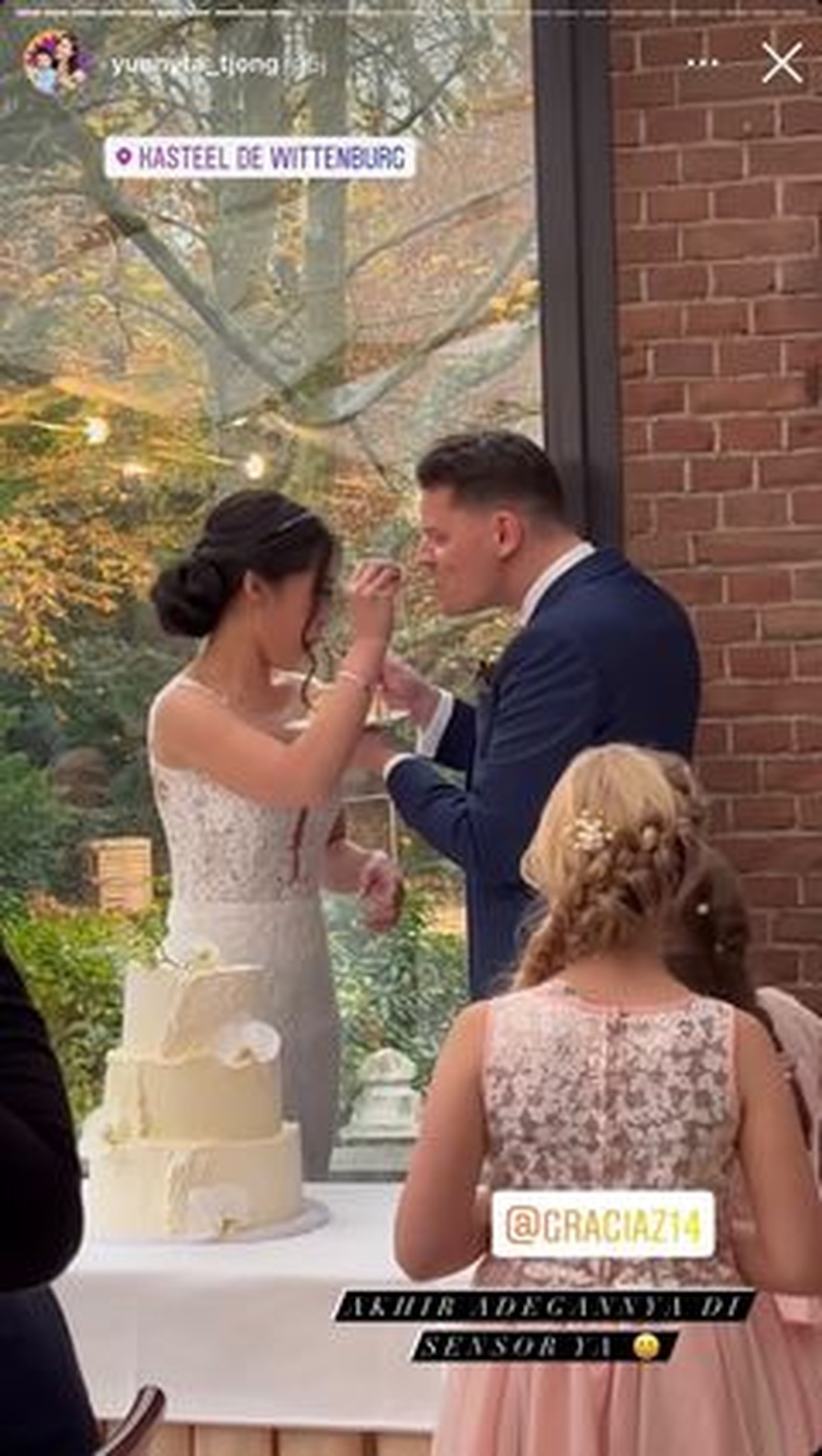 Gracia Indri akhirnya melepas status jandanya menikahi sang kekasih bule di Belanda pada Sabtu &lpar;20&sol;11&rpar;&period; Yuk intip&excl;