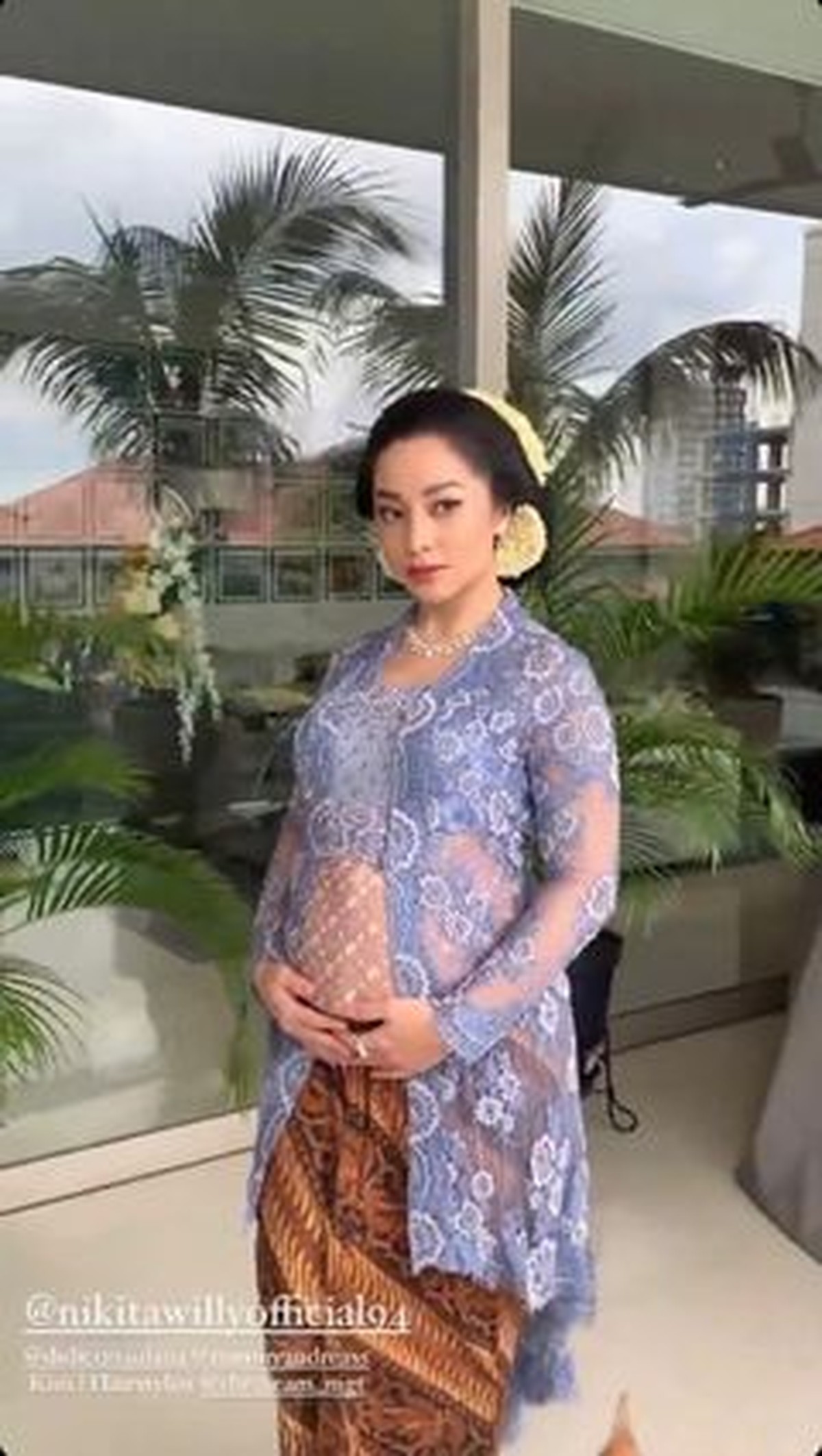 Penampilan Nikita Willy saat mendampingi sang adik di hari bahagia pernikahannya jadi sorotan&period; Yuk intip&excl;