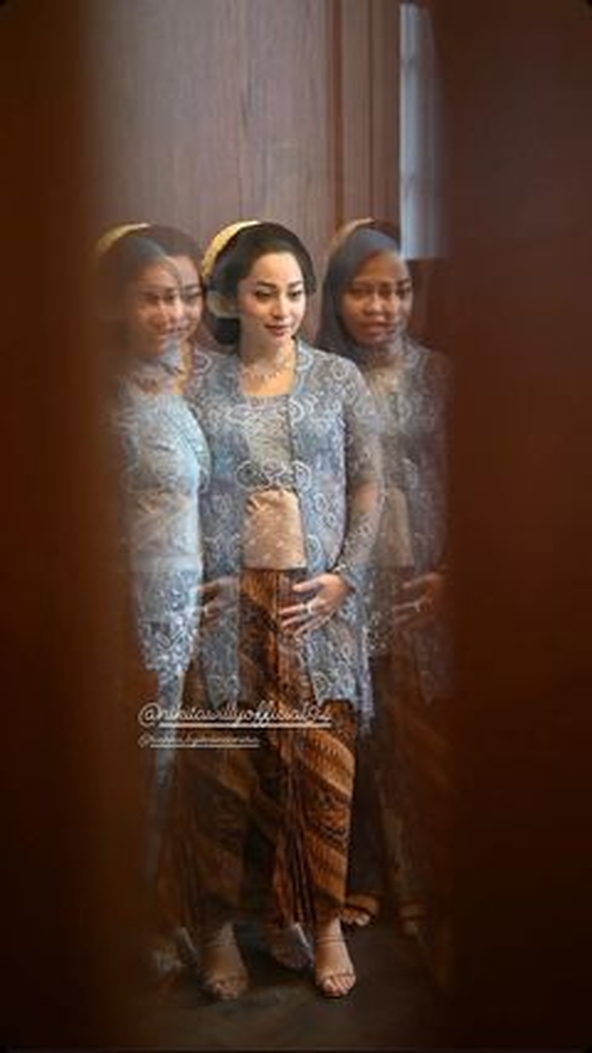 Penampilan Nikita Willy saat mendampingi sang adik di hari bahagia pernikahannya jadi sorotan&period; Yuk intip&excl;