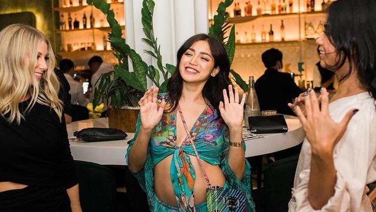 Jessica Iskandar dan Vincent Verhaag baru saja menggelar acara after party pernikahan mereka. Yuk intip potretnya!