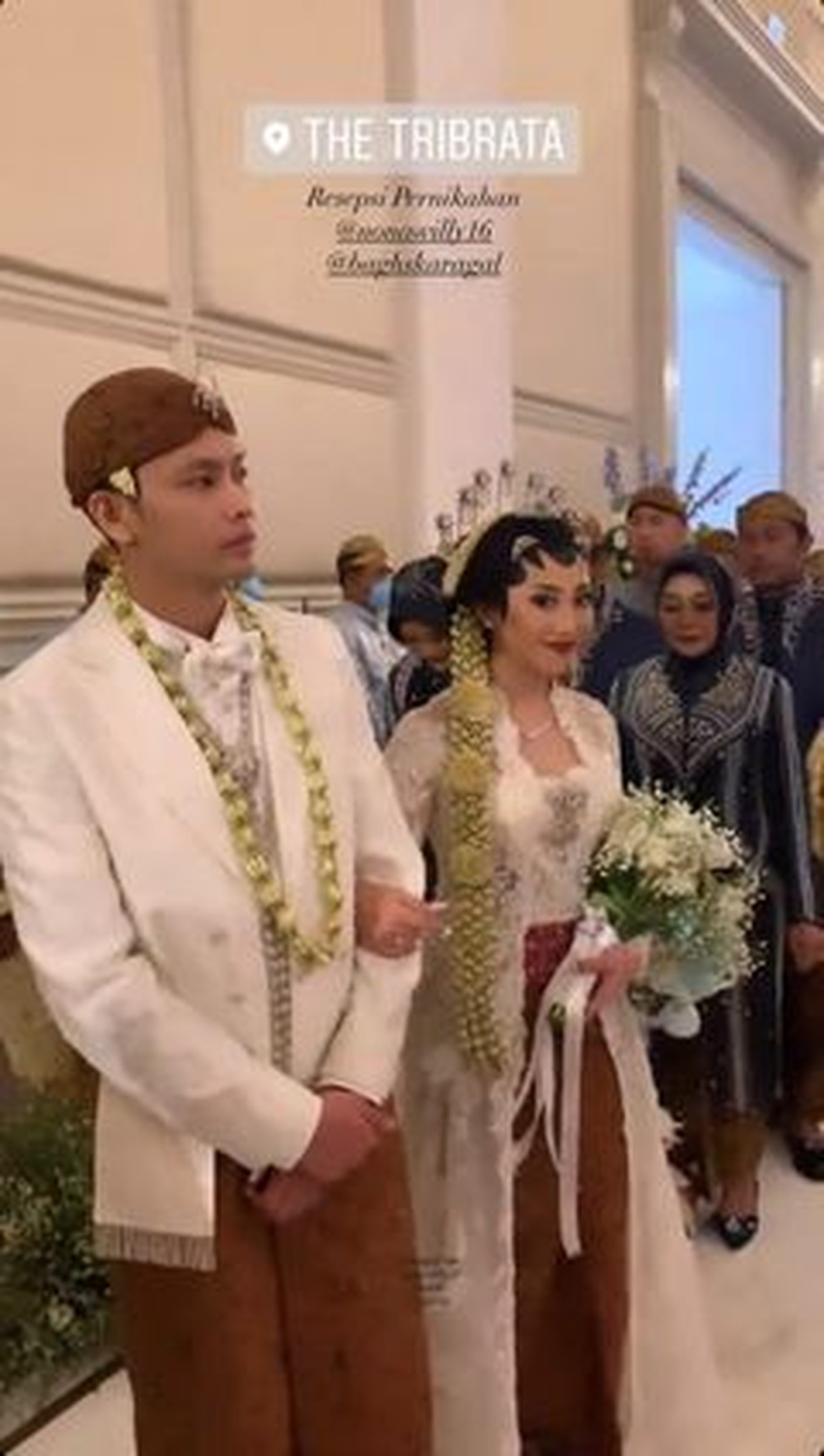 Winona Willy atau akrab disapa Nona tengah berbahagia atas pernikahannya dengan sang kekasih&period; Yuk intip momen pernikahannya&excl;