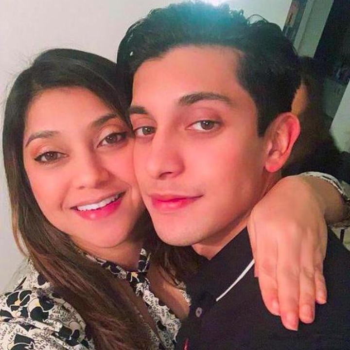 <p>Menetap di Amerika Serikat, Albany Ray selalu diajarkan untuk rajin beribadah oleh Sarah Azhari. (Foto: Instagram @sazarita)</p>