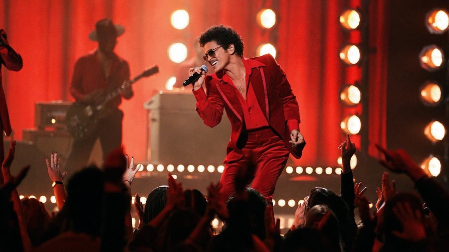Penampilan Bruno Mars di American Music Awards (AMA) 2021, Microsoft Theater, Los Angeles, California, pada Minggu (21/11/2021) waktu setempat.
