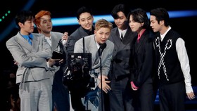 BTS Jadi Musisi Asia Pertama Menang Artist of the Year di AMA