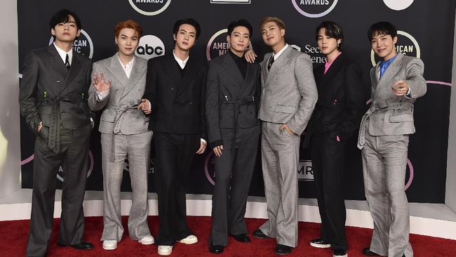 BTS diperkirakan tidak hadir di Mnet Asian Music Awards (MAMA) 2021, akibat kebijakan baru karantina Korea Selatan untuk mencegah varian Omicron.