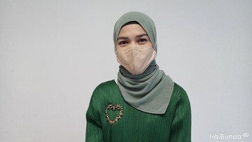 DEWI IVO AJAK BUNDA SELEB DONASI
