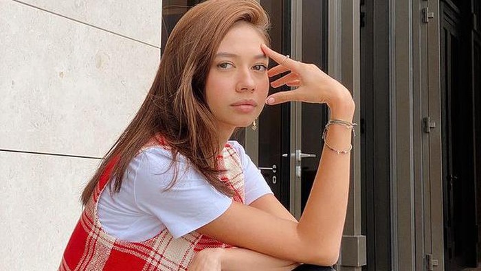 Kerja sambil Liburan, Intip Gaya Street Style Yuki Kato di Korea