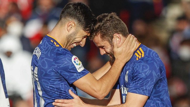 Real Madrid berhasil mengalahkan Granada dengan skor telak 4-1 dalam laga Liga Spanyol, Minggu (21/11).