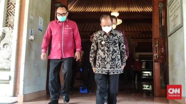 Saat paripurna DPRD, Gubernur Bali meminta anggota dewan ikut memberi pemahaman ke praktisi usaha pariwasata agar tak membuat petisi-petisi.