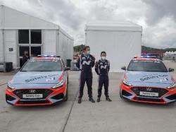 Beda dari Versi Standar, Ini yang Spesial dari Mobil Safety Car WSBK Mandalika