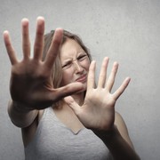 4 Jenis Kekerasan pada Perempuan yang Banyak Terjadi dalam Rumah Tangga, Salah Satunya Memaksa Mencari Nafkah!
