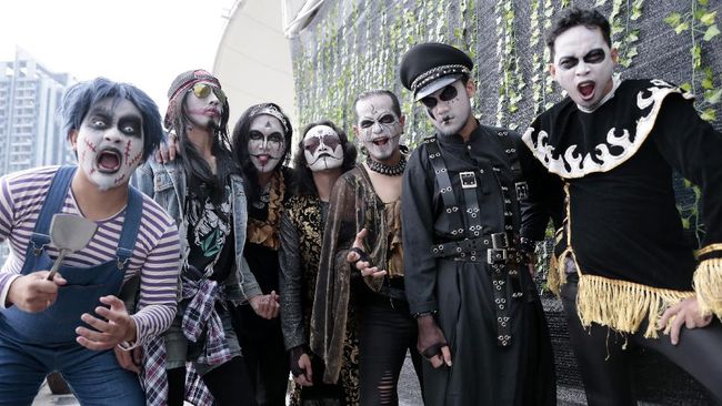 Kuburan Band kembali merilis single dengan sebuah single unik bertajuk Tikotok.