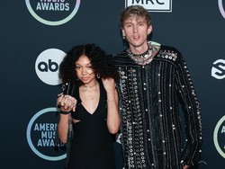 Machine Gun Kelly Gandeng Putrinya di AMA 2021, Ini Alasan Megan Fox Absen