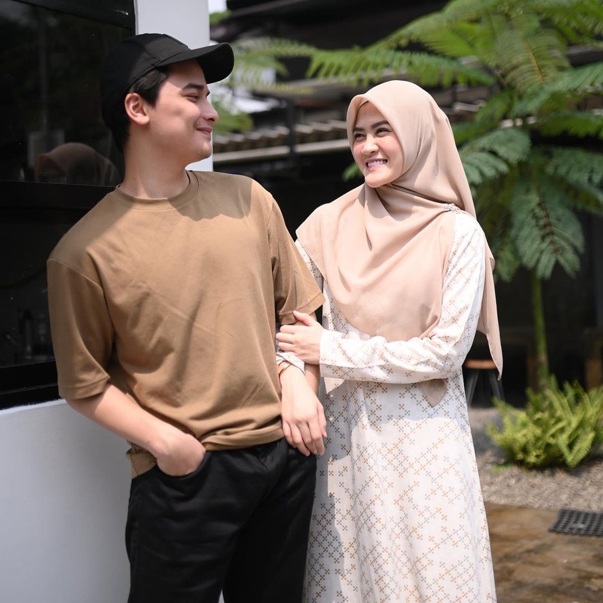 Pernikahan Alvin Faiz dan Henny Rahman sedang jadi sorotan usai isi chat percakapan mereka diduga selingkuh beredar&period; Yuk intip&excl;