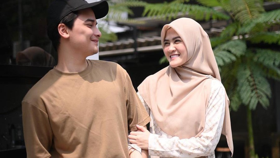 Manisnya Alvin Faiz & Henny, Dituding Skandal Sebelum Masa Iddah Selesai Pernikahan Alvin Faiz dan Henny Rahman sedang jadi sorotan usai isi chat percakapan mereka diduga selingkuh beredar. Yuk intip!