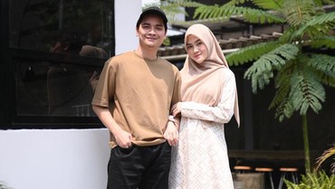 img-title Pamer Test Pack, Henny Rahman Istri Alvin Faiz Hamil?