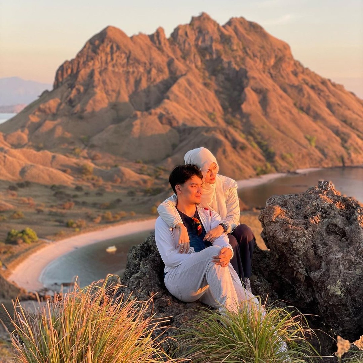 Pernikahan Alvin Faiz dan Henny Rahman sedang jadi sorotan usai isi chat percakapan mereka diduga selingkuh beredar&period; Yuk intip&excl;