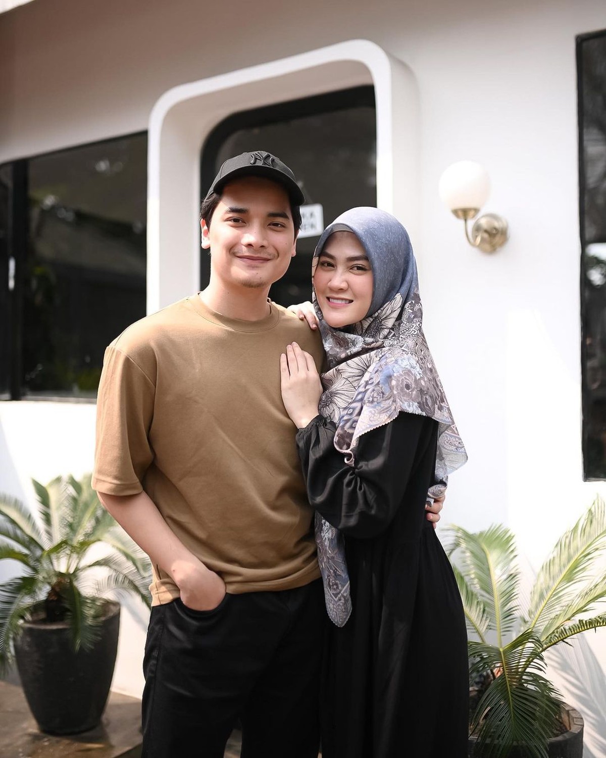 Pernikahan Alvin Faiz dan Henny Rahman sedang jadi sorotan usai isi chat percakapan mereka diduga selingkuh beredar&period; Yuk intip&excl;