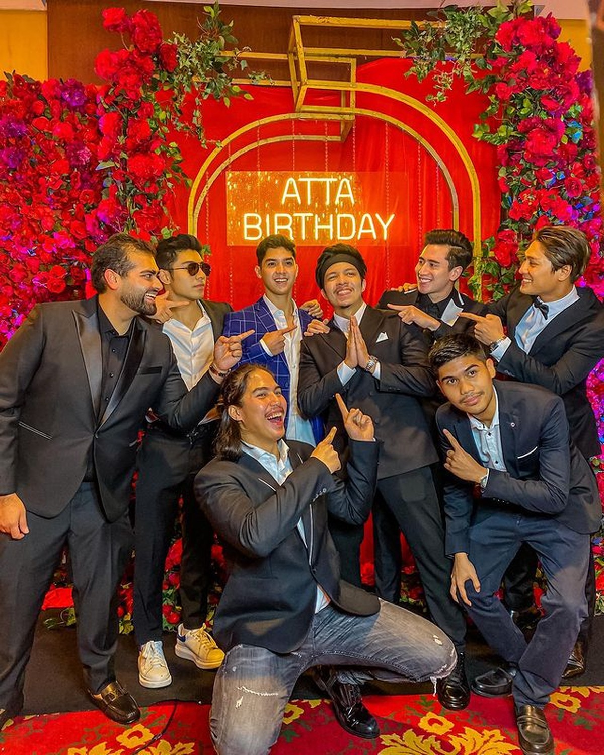 Atta Halilintar tengah berbahagia karena baru saja berulang tahun yang ke-27 dan mendapat kejutan perayaan ultah&period; Yuk intip&excl;