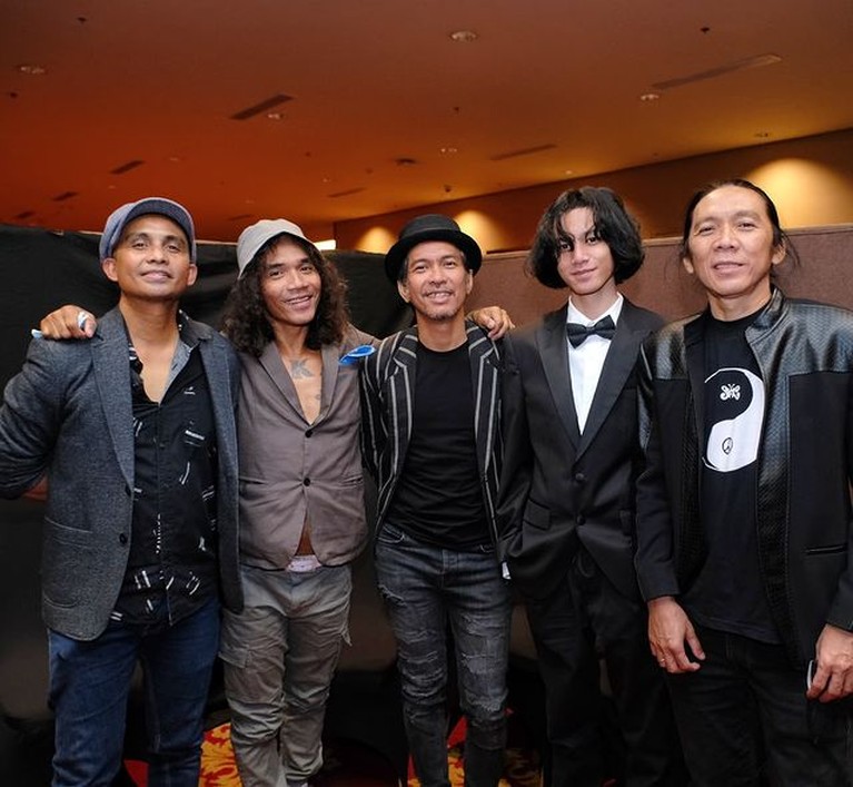 Mewah & Meriah, 10 Potret Perayaan Ultah ke-27 Atta Halilintar Dihadiri Slank Atta Halilintar tengah berbahagia karena baru saja berulang tahun yang ke-27 dan mendapat kejutan perayaan ultah. Yuk intip!