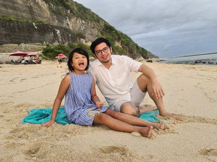 7 Potret Kekompakan Nicky Tirta dan Putri Semata Wayangnya, Naara Ellyna Tirta