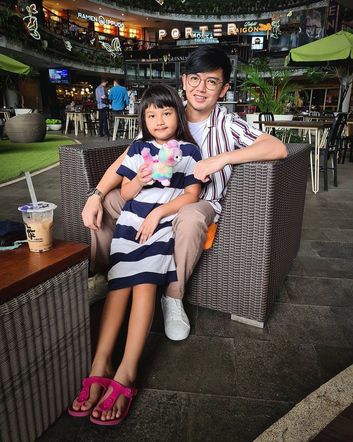 7 Potret Kekompakan Nicky Tirta dan Putri Semata Wayangnya, Naara