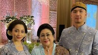 <p>Penampilan Nikita Willy menggunakan adat Jawa cukup mencuri perhatian, Bunda. Nikita tampil memesona dengan balutan kebaya karya Didiet Maulana. (Foto: Instagram Stories Nikita Willy)</p>
