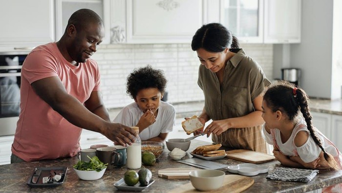 Sudah Tahu? Ini 4 Alasan Mengapa Seorang Ibu Perlu Meminta Bantuan Sang Ayah untuk Ikut Serta Merawat Buah Hati