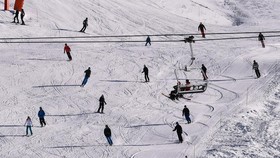 FOTO: Kembali Menapak Salju di Resor Ski Prancis