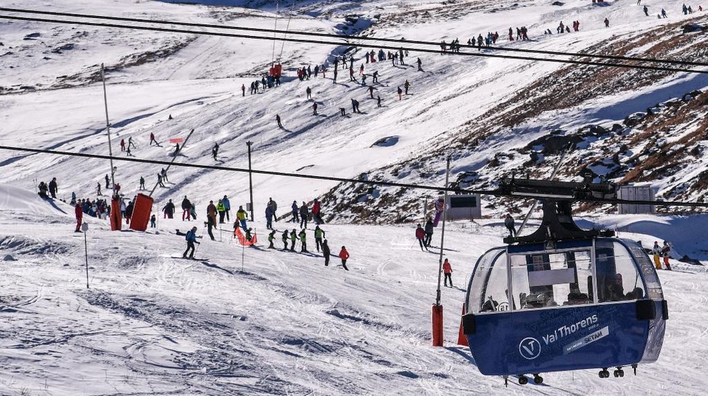 Salju Longsor Gulung Puluhan Wisatawan yang Bermain Ski di Italia