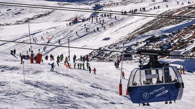 Prancis adalah destinasi ski terpopuler ketiga setelah AS dan Austria. Tahun ini, resor ski di sana kembali dibuka dan menyambut wisatawan musim dingin.