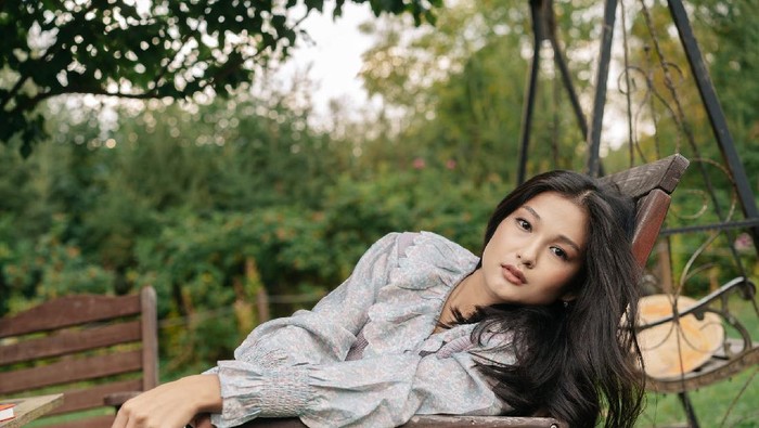 BeauPicks: Di Rumah Aja Makin Nyaman dengan Sleepwear Bergaya Vintage, Kamu Pilih Piyama atau Sleepdress?