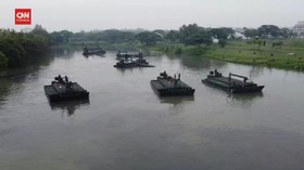 VIDEO: Uji Coba Kendaraan Tempur Canggih TNI-AD di Sungai Brantas