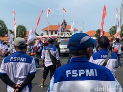 667 Personel Polrestabes Siaga Jaga Demo Buruh Tolak BBM Naik di Surabaya