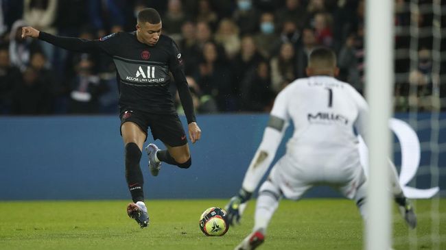 Pesan Menyentuh Mbappe Usai Kalah dari Messi di Ballon d'Or Kylian Mbappe menyatakan dirinya masih belum layak dibandingkan dengan Lionel Messi dan Cristiano Ronaldo di dunia sepak bola.