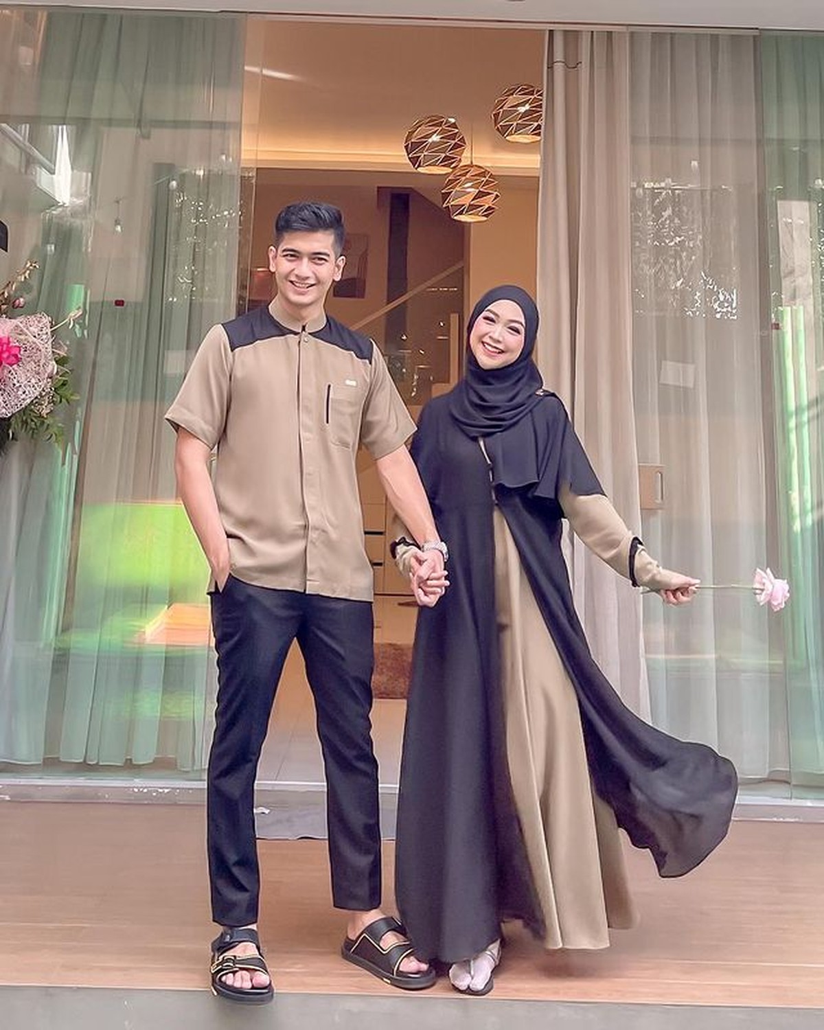 Ria Ricis dan Teuku Ryan sedang menikmati bulan madu mereka di Bali&period; Yuk kita intip potret mesranya&excl;