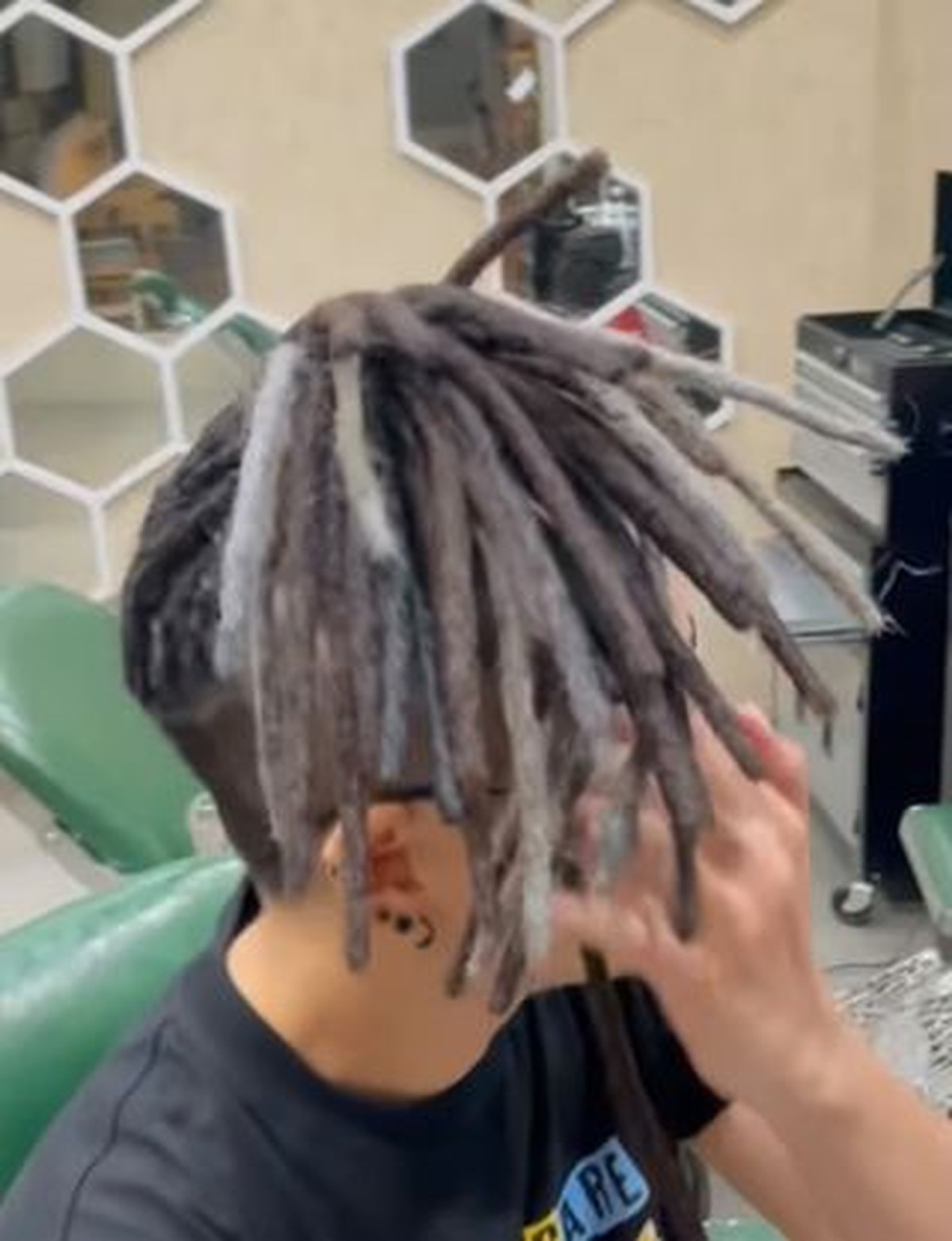 Mita The Virgin memang sudah lama tak muncul di televisi&comma; penampilan terbarunya pun jadi sorotan&period; Yuk intip&excl;