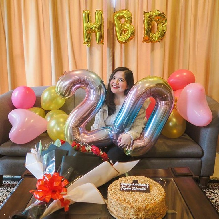 7 Potret Perayaan Ultah ke-29 Tasya Kamila Tanpa Kehadiran Suami Tasya Kamila merayakan ulang tahunnya yang ke 29 pada Senin (22/11) tanpa kehadiran sang suami. Yuk intip potretnya!